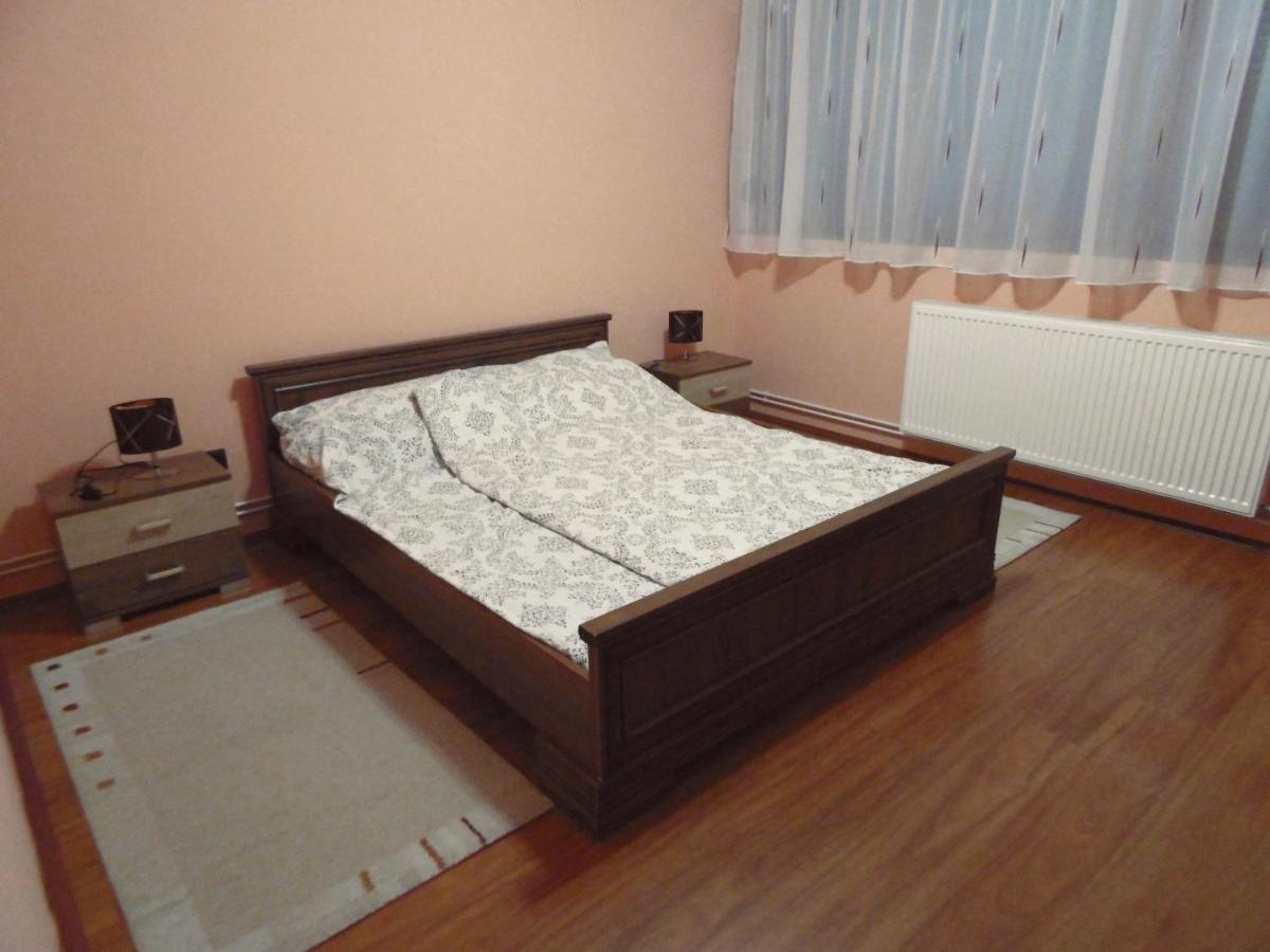 Modern Two Bedroom Flat With Balcony Lenti Extérieur photo