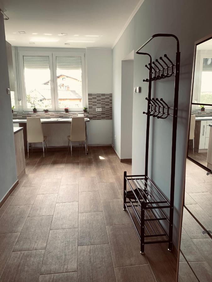 Modern Two Bedroom Flat With Balcony Lenti Extérieur photo
