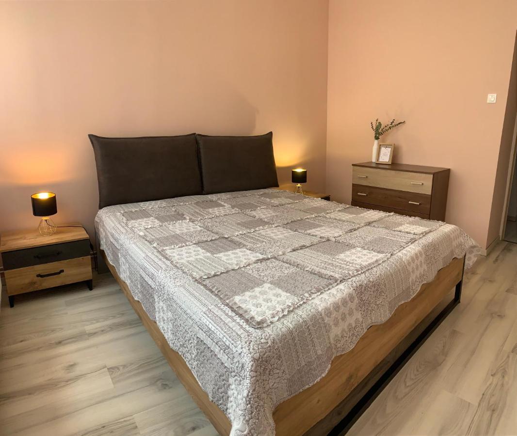 Modern Two Bedroom Flat With Balcony Lenti Extérieur photo