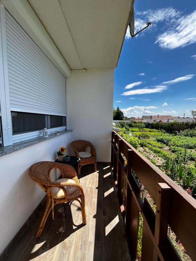 Modern Two Bedroom Flat With Balcony Lenti Extérieur photo