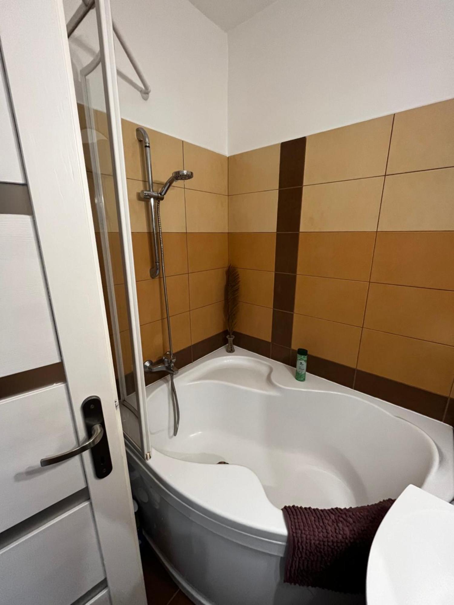 Modern Two Bedroom Flat With Balcony Lenti Extérieur photo